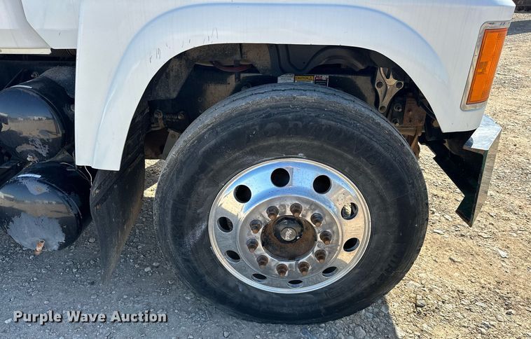 image for item EJ8567 2012 Mack CHU613 semi truck