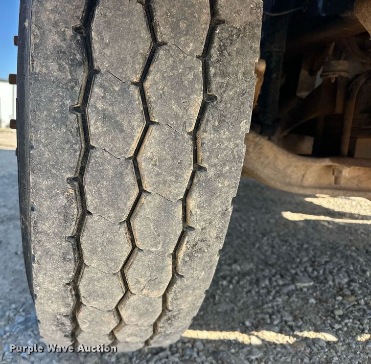 image for item EJ8567 2012 Mack CHU613 semi truck