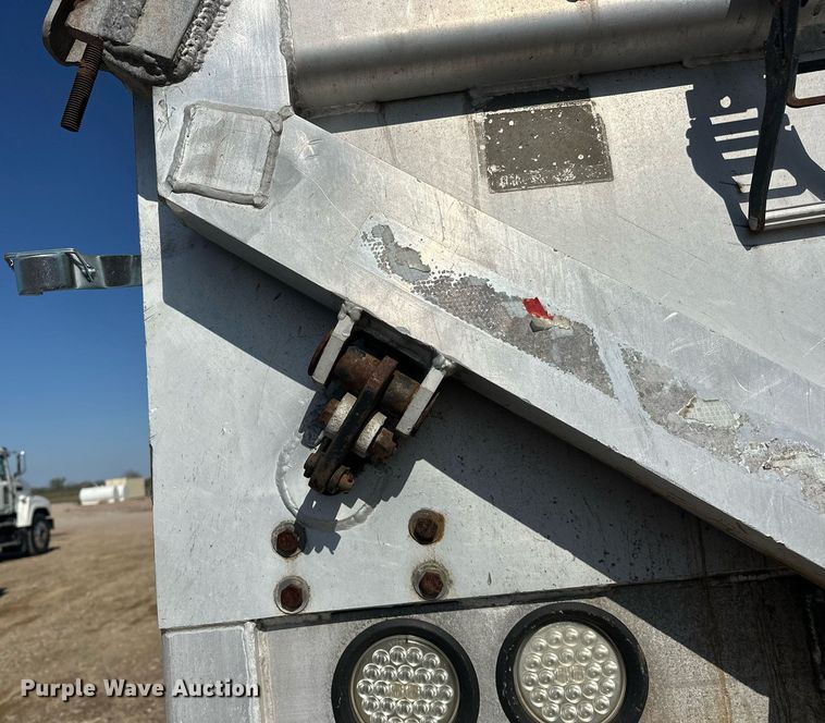 image for item EJ8568 2000 Manac 46238120 end dump trailer