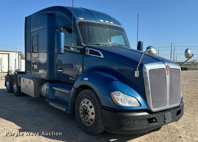 image for item EJ8569 2020 Kenworth T680 semi truck