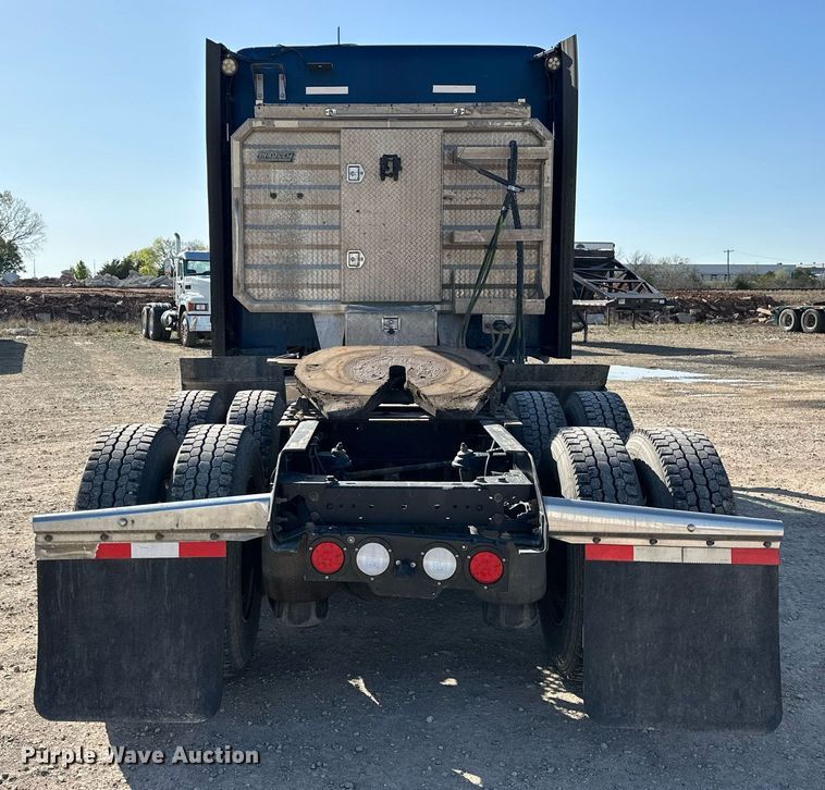 image for item EJ8569 2020 Kenworth T680 semi truck