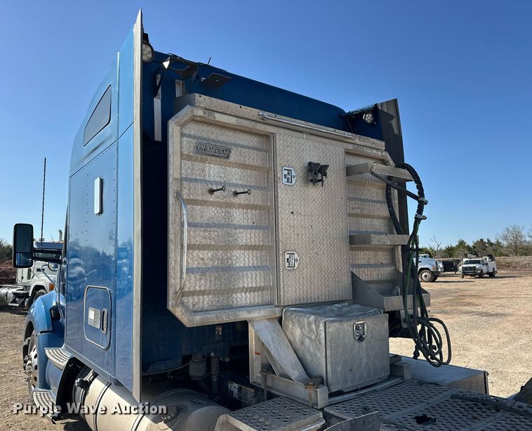 image for item EJ8569 2020 Kenworth T680 semi truck