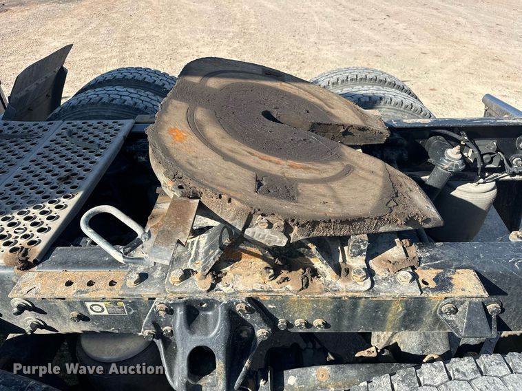 image for item EJ8569 2020 Kenworth T680 semi truck