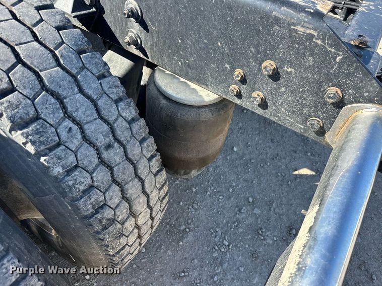 image for item EJ8569 2020 Kenworth T680 semi truck