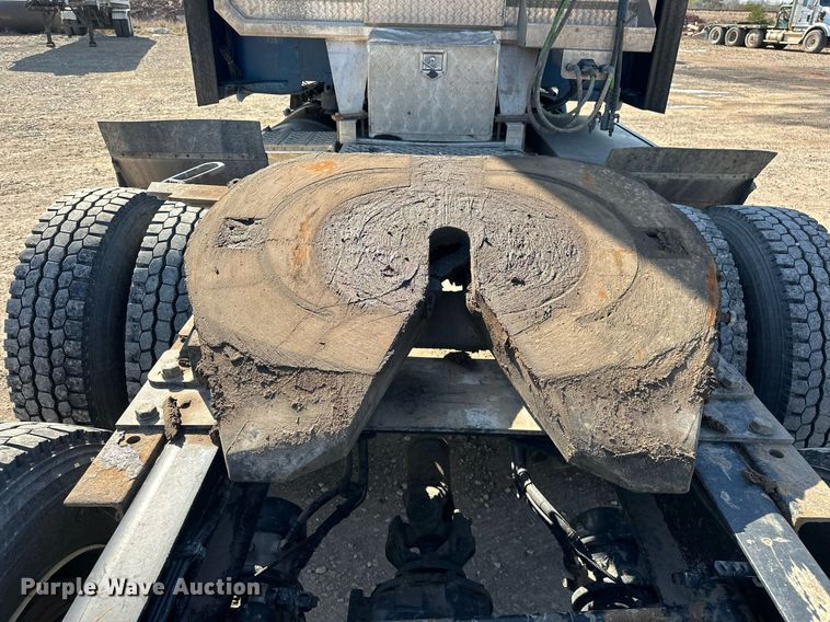 image for item EJ8569 2020 Kenworth T680 semi truck