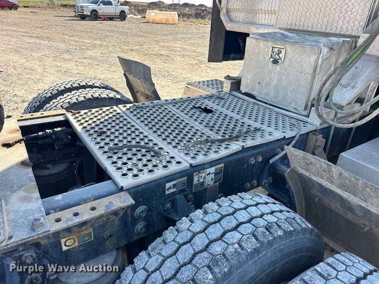 image for item EJ8569 2020 Kenworth T680 semi truck