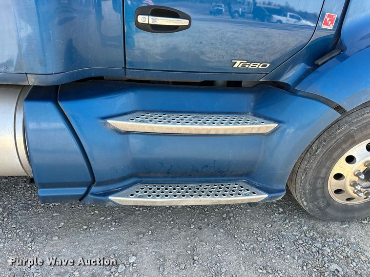 image for item EJ8569 2020 Kenworth T680 semi truck