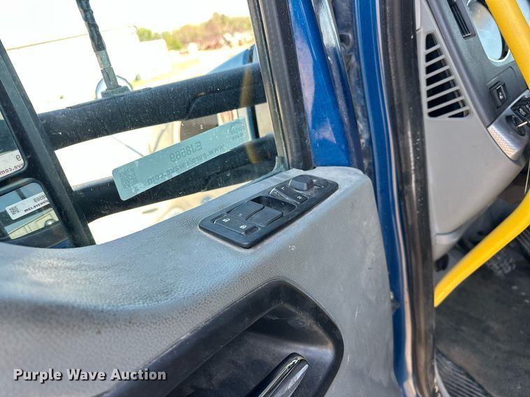 image for item EJ8569 2020 Kenworth T680 semi truck