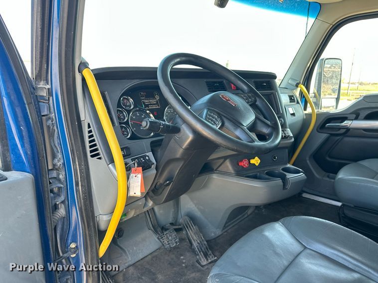 image for item EJ8569 2020 Kenworth T680 semi truck