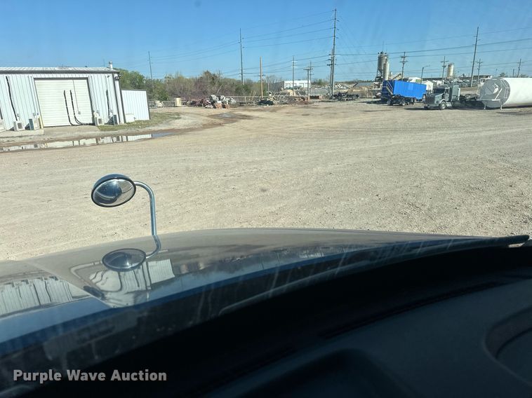 image for item EJ8569 2020 Kenworth T680 semi truck