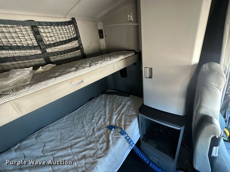 image for item EJ8569 2020 Kenworth T680 semi truck