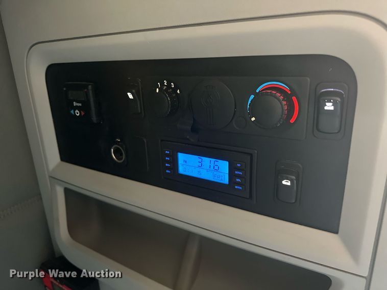 image for item EJ8569 2020 Kenworth T680 semi truck