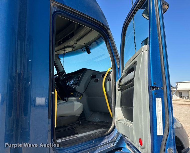 image for item EJ8569 2020 Kenworth T680 semi truck