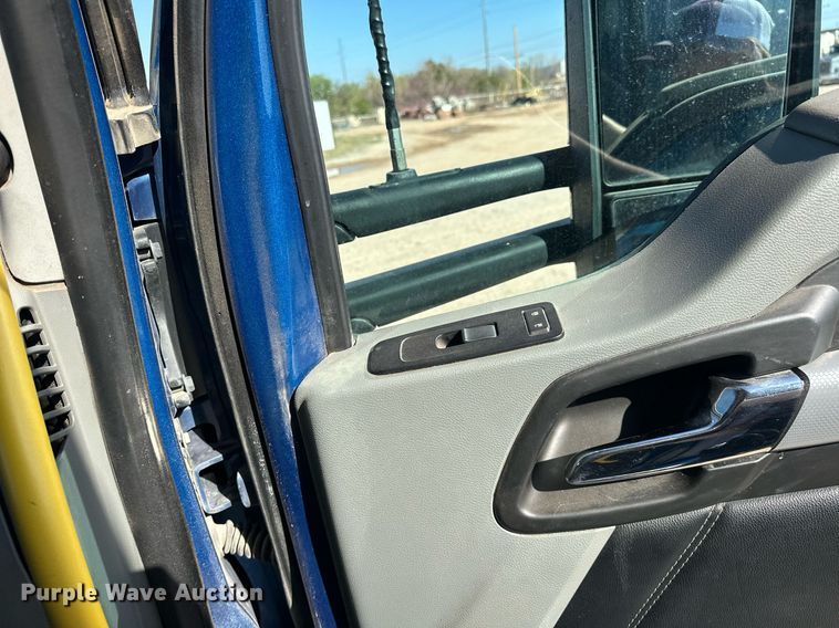 image for item EJ8569 2020 Kenworth T680 semi truck