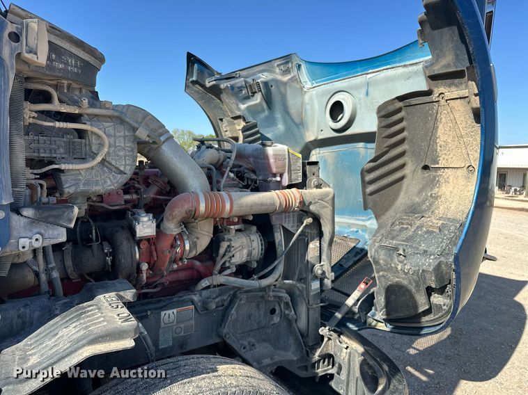 image for item EJ8569 2020 Kenworth T680 semi truck