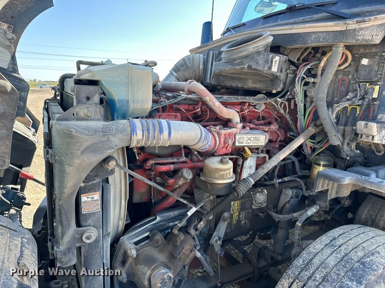 image for item EJ8569 2020 Kenworth T680 semi truck