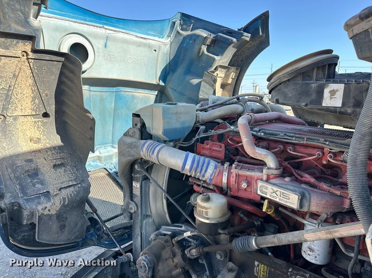 image for item EJ8569 2020 Kenworth T680 semi truck