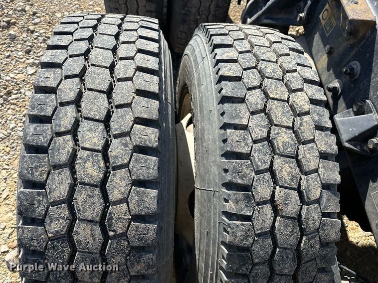 image for item EJ8569 2020 Kenworth T680 semi truck