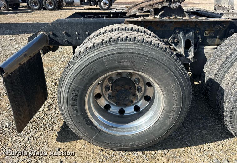 image for item EJ8569 2020 Kenworth T680 semi truck