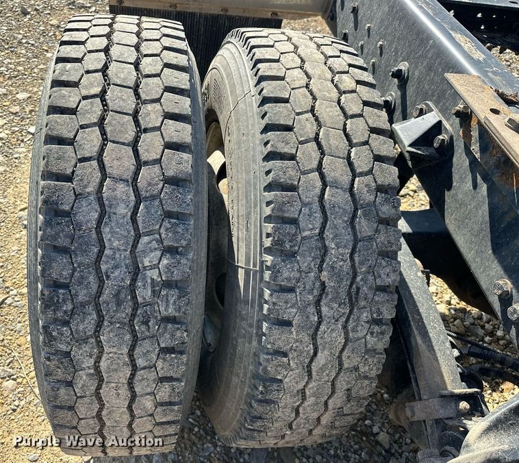 image for item EJ8569 2020 Kenworth T680 semi truck