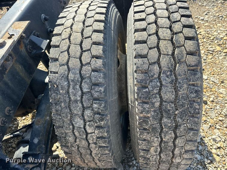 image for item EJ8569 2020 Kenworth T680 semi truck