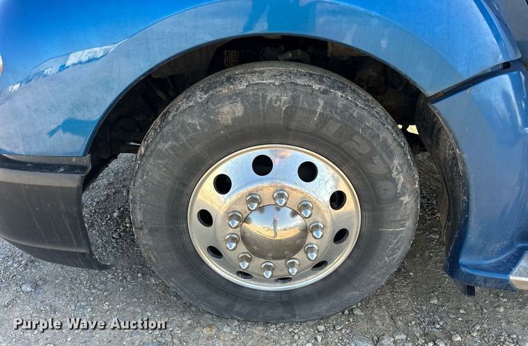 image for item EJ8569 2020 Kenworth T680 semi truck