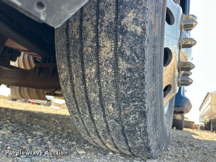 image for item EJ8569 2020 Kenworth T680 semi truck