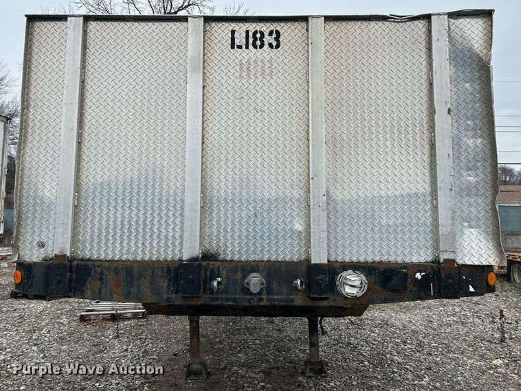 image for item EK2620 2002 Fontaine flatbed trailer