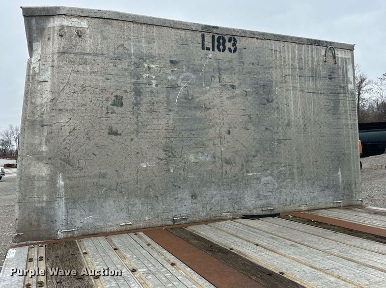 image for item EK2620 2002 Fontaine flatbed trailer