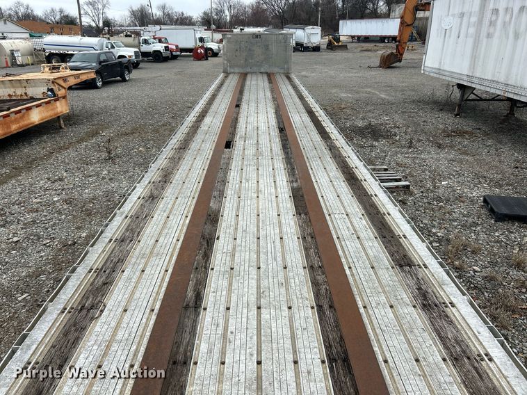 image for item EK2620 2002 Fontaine flatbed trailer