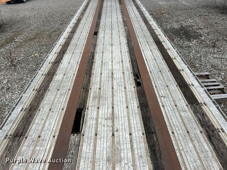 image for item EK2620 2002 Fontaine flatbed trailer