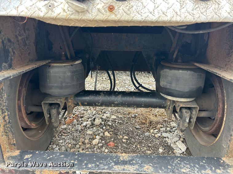 image for item EK2620 2002 Fontaine flatbed trailer