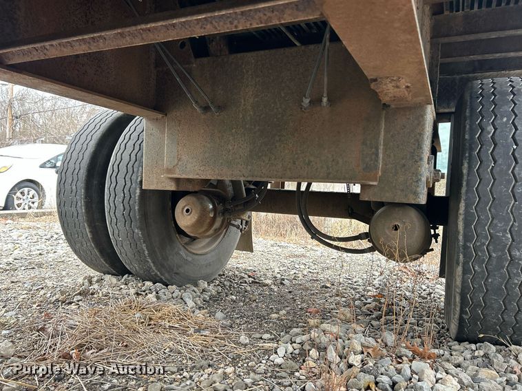 image for item EK2620 2002 Fontaine flatbed trailer