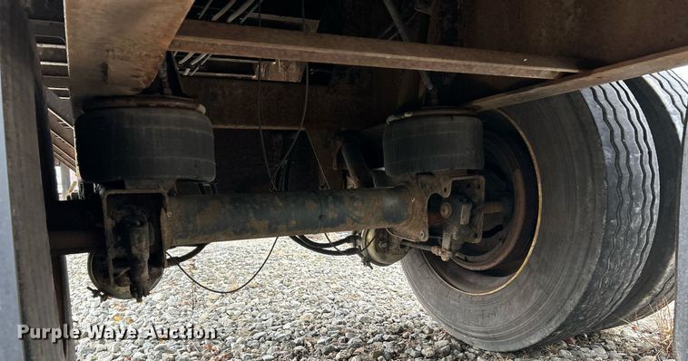 image for item EK2620 2002 Fontaine flatbed trailer