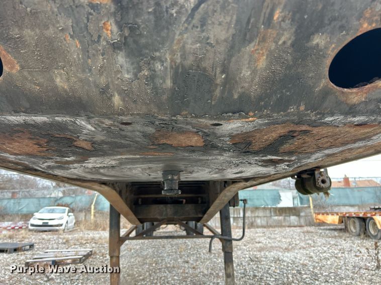 image for item EK2620 2002 Fontaine flatbed trailer