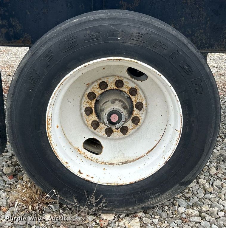 image for item EK2620 2002 Fontaine flatbed trailer