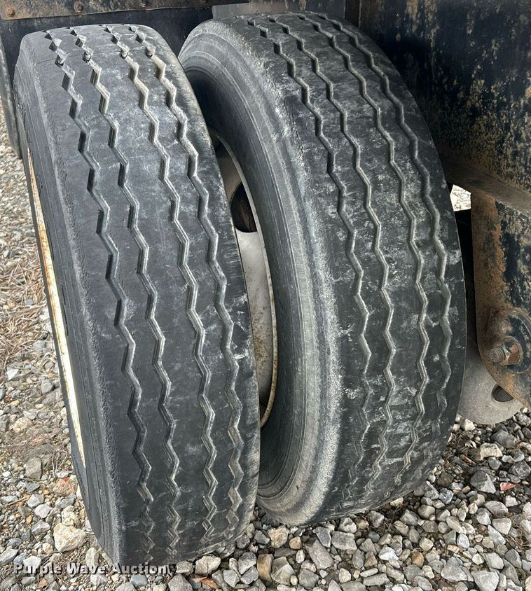 image for item EK2620 2002 Fontaine flatbed trailer