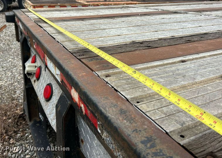 image for item EK2620 2002 Fontaine flatbed trailer