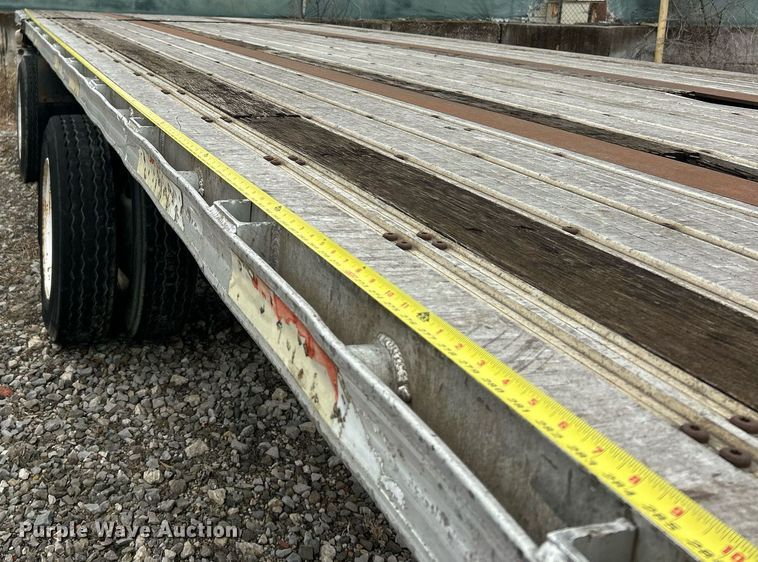 image for item EK2620 2002 Fontaine flatbed trailer