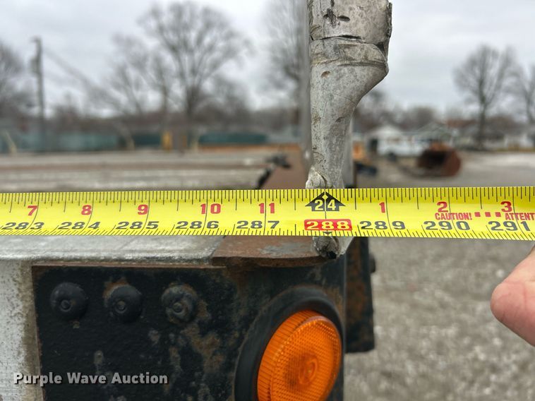 image for item EK2620 2002 Fontaine flatbed trailer