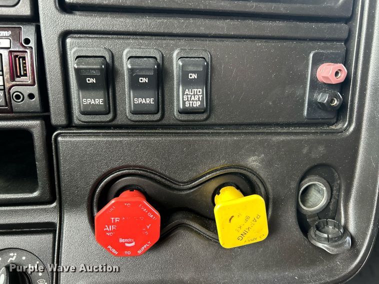 image for item EK2784 2017 International ProStar Plus semi truck