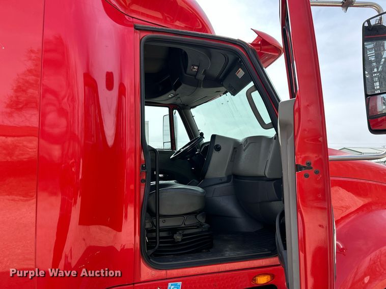 image for item EK2784 2017 International ProStar Plus semi truck