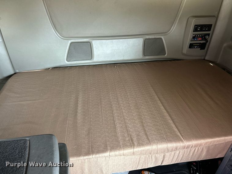 image for item EK2784 2017 International ProStar Plus semi truck