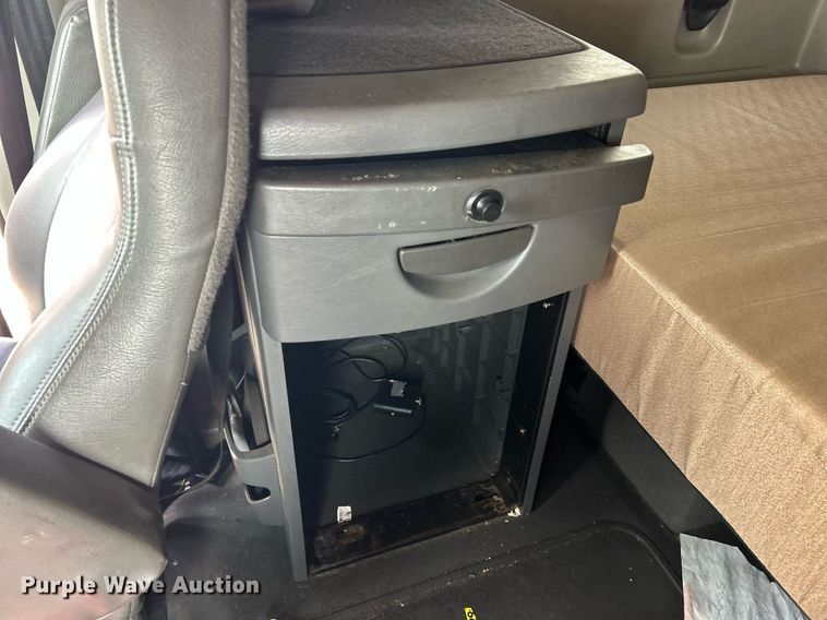 image for item EK2784 2017 International ProStar Plus semi truck