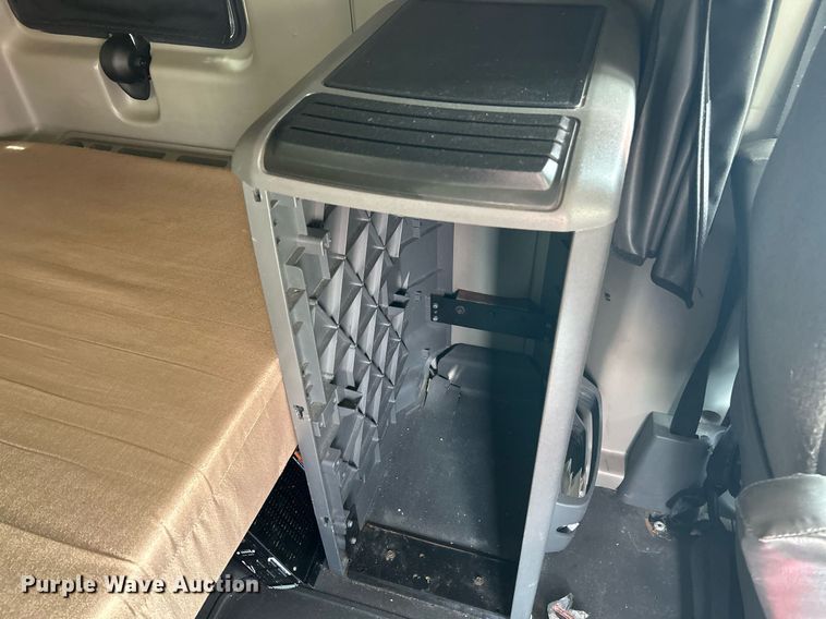 image for item EK2784 2017 International ProStar Plus semi truck