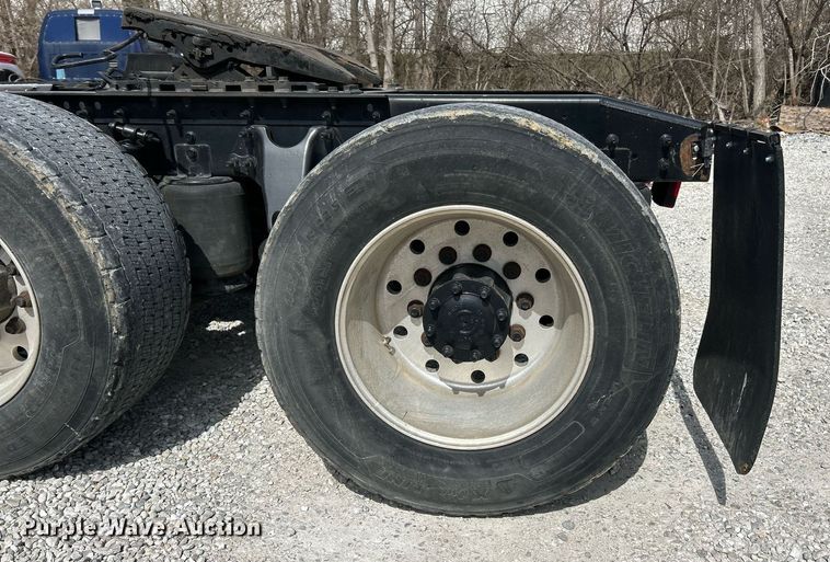 image for item EK2784 2017 International ProStar Plus semi truck