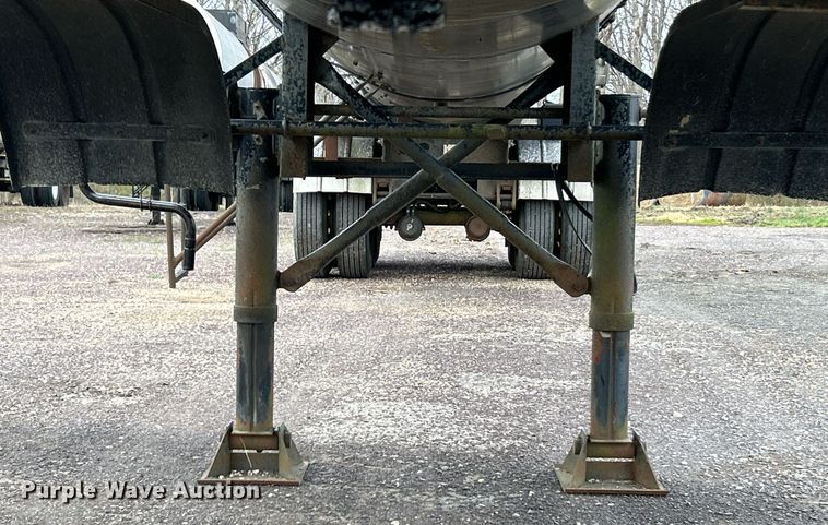 image for item EK2794 1991 Etnyre TR6 tank trailer