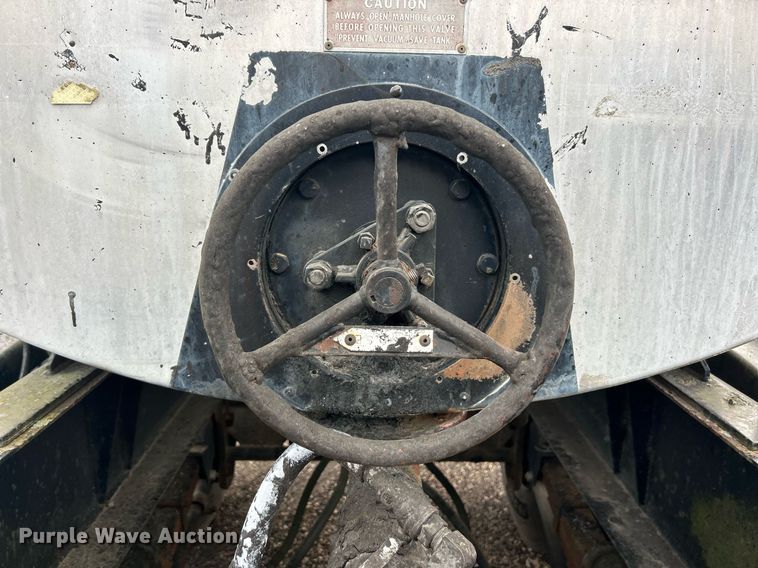 image for item EK2794 1991 Etnyre TR6 tank trailer