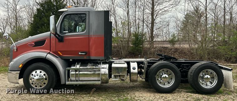image for item EK2838 2020 Peterbilt 579 semi truck