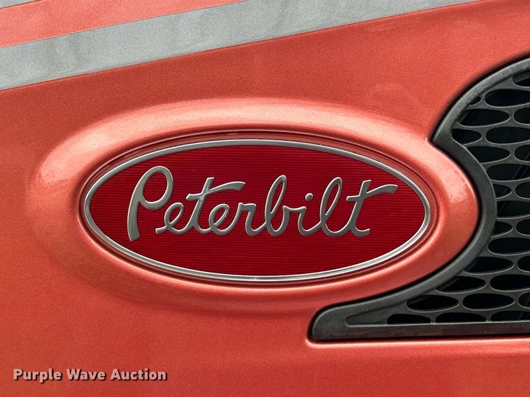 image for item EK2838 2020 Peterbilt 579 semi truck